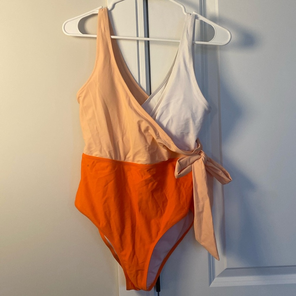 CUPSHE swimsuit